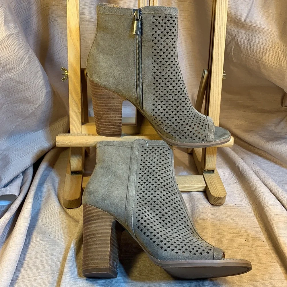 NWT Lucky Brand leather peep toe ankle booties